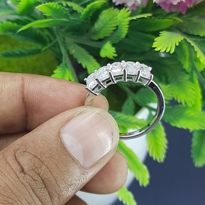 Anillo de boda de moissanita con corte esmeralda, unisex, de plata 925 original, ideal como regalo para pareja en bodas y fiestas. - Product Image 3