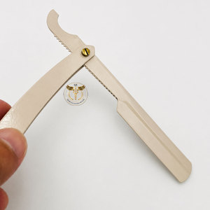 Navaja de afeitar recta plegable de acero inoxidable – Navaja de afeitar profesional para barberos con mango metálico reutilizable para uso en peluquerías - Product Image 5