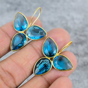 Boucles d'oreilles pendantes tendance en argent sterling 925 plaqué or avec topaze bleue et quartz, idéales pour mariage, fête, anniversaire, cadeau pour femme - Product Image 3