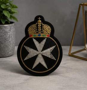 Écusson brodé personnalisé croix argentée avec motif aigle couronné, à coudre en dentelle, badge en tissu avec épingle de sûreté pour vêtement, style circulaire - Product Image 5