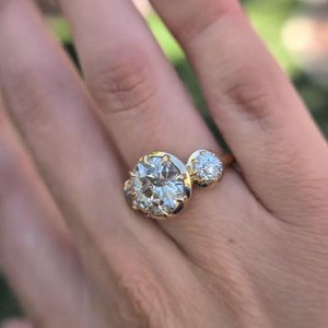 Anillo de tres piedras con diamante de corte europeo antiguo de 3.01 quilates, cultivado en laboratorio, con oro amarillo de 14k, regalo sorpresa para novia, para bodas y fiestas. - Product Image 3