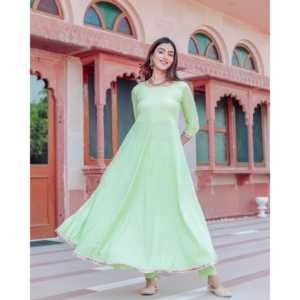 Conjunto de Traje de Satén Verde Claro Talla XS - Product Image 4