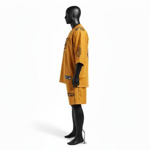 ชุดเสื้อฟุตบอลชาย กางเกงขาสั้น ผ้าโพลีเอสเตอร์ตาข่าย ระบายอากาศได้ดี 180 GSM สีทอง พิมพ์ลายโลโก้ตามสั่ง ชุดขาสั้นสำหรับผู้ชาย - Product Image 3