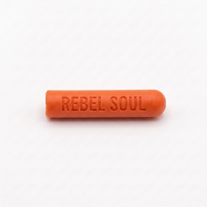 Ciondolo cilindrico nero con motivo a lettere in rilievo Rebel Soul - Product Image 6