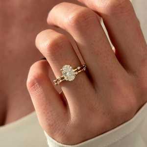 Conjunto de Anillos de Compromiso con Diamante Cultivado en Laboratorio Ovalado de 1.5 Quilates, E VVS2, Anillo de Compromiso Delgado, Conjunto de Anillos de Compromiso Delicados de Oro de 14k, Certificado IGI - Product Image 5