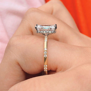 Bague de fiançailles et de mariage tendance IcedJewelz avec diamant de laboratoire taille radiant de 4 carats, or jaune 14 carats, luxe certifié IGI, 3 grammes - Product Image 2