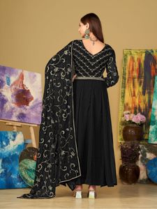 Costume Anarkali noir abordable pour femme, manches 3/4, en crêpe de georgette extensible, séchage rapide, semi-couture, idéal pour les fêtes et mariages - Product Image 6