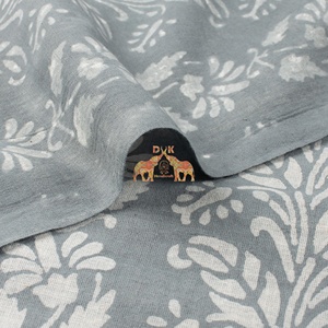 Tela Kashish de Algodón Suave con Estampado Floral, Diseño Floral Ideal para Ropa Infantil, Confección de Vestidos y Proyectos de Manualidades - Product Image 3