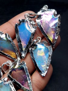 จี้หัวลูกศรโอปอไลต์สวยงามเป็นมิตรกับสิ่งแวดล้อม ขายดีอันดับต้นๆ ขายส่งงานฝีมือหินธรรมชาติ เครื่องประดับทำมือตามหลักฮวงจุ้ย - Product Image 6