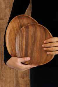 Assiette à dîner en bois massif faite à la main, plateau de service rustique pour la cuisine - Product Image 5