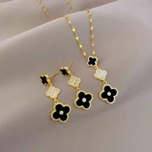 תליון זהב שחור מינימליסטי תלתן אבני חן אבני חן מרוצף זירקון שרשרת פרחים עגיל תלתן עגיל תלתן - Product Image 2