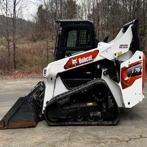 Minicargadora Bobcat T76 con motor diésel, diseñada para un rendimiento extremo en la construcción, con rodamientos de motor de alta resistencia. - Product Image 3