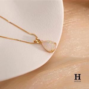Collier de luxe plaqué or 18 carats avec pendentif en opale blanche en forme de poire pour femme – Élégant bijou en pierre précieuse en forme de goutte d'eau, cadeau idéal - Product Image 3