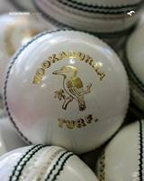 Balles de cricket KOOKABURRA 142GM TURF