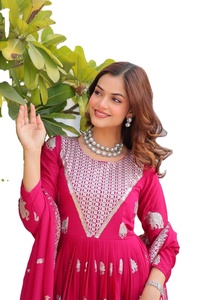 แฟชั่นเจลลาบียะห์มุสลิมตะวันออกกลางสุดหรู ผ้าฟ็อกซ์จอร์เจตต์ คามีซ พร้อมผ้าคลุมไหล่สำหรับผู้หญิง สำหรับงานแต่งงานและฤดูร้อน/ฤดูใบไม้ร่วง - Product Image 3