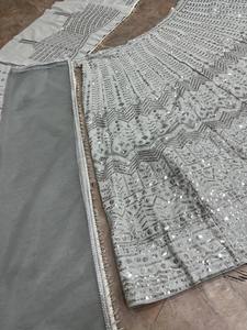 Lehenga Choli de créateur pour mariage avec broderie de sequins, Cancan et Patta en toile, fausse fourrure extensible, tenue de soirée - Product Image 3