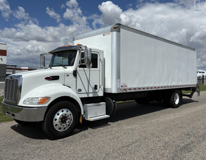 Camión de Caja Seca Peterbilt 337 de 2018, Listo para Exportación - Caja de 24 pies - Techo Translúcido - Para Mudanzas, Entregas, Transporte y Jardinería - Product Image 3