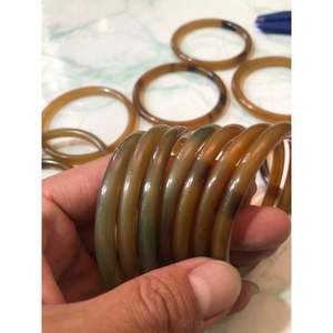 Pulseras de cuerno de búfalo natural únicas, brazaletes anchos pulidos de cuerno para mujer, joyería bohemia de moda con ágata. - Product Image 4