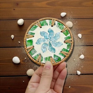Ensemble de sous-verres ronds en rotin et nacre de luxe avec support en rotin, sous-verres élégants faits à la main pour le salon ou comme cadeau - Product Image 5
