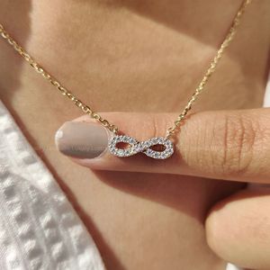 Colgante Infinito de Oro con Diamantes Redondos y Cadena, Elegante Collar de Joyería Fina - Product Image 6