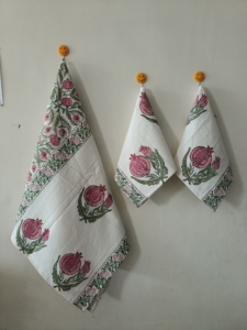 Juego de toalla de baño de algodón orgánico estampada a mano y 2 toallas de mano en tela de algodón tipo gofre, de alta absorción, suave para la piel, para el hogar. - Product Image 6