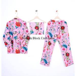 Ensemble de pyjama élégant pour femmes avec col rabattu, motif floral, 100% coton, doux et respirant, pour la nuit - Product Image 4