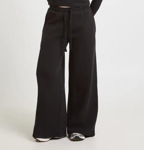 Conjunto de Sudadera de Cuello Redondo Minimalista para Mujer y Pantalones de Pierna Recta, Proveedor de Ropa al por Mayor de Marca Privada, Logotipo Personalizado OEM - Product Image 5
