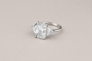 Bague de fiançailles pour femme en or blanc avec diamant taille marquise, style classique, diamant solitaire certifié IGI - Product Image 3