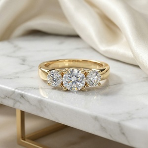Bague solitaire à trois pierres rondes en diamant 1,50 carat - Product Image 1