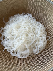 โมกิ บะหมี่กึ่งสำเร็จรูปคอนยัคปลอดกลูเตน 200 กรัม - Product Image 2