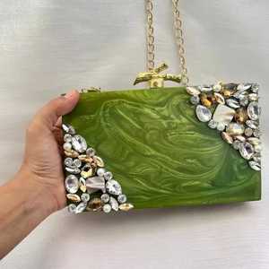 Sac à bandoulière en résine haut de gamme pour femmes avec embellissements artistiques et style raffiné pour robes de soirée, fêtes et occasions spéciales - Product Image 1