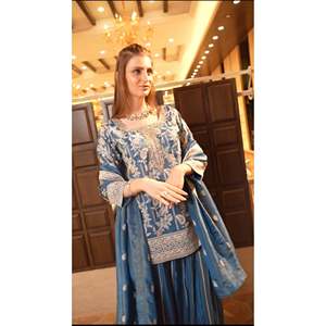 ชุดสูท Sharara สำหรับผู้หญิงดีไซน์เนอร์ปักลายด้วยรหัสลำดับการทำงาน - Product Image 3