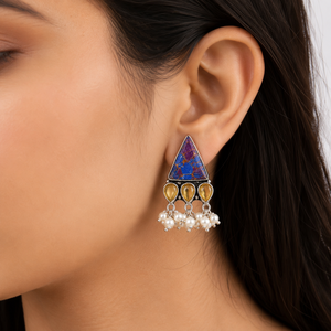 Prix de gros Boucles d'oreilles pendantes audacieuses pour amoureux, en argent oxydé, onyx, style bohème ethnique tribal, avec accents dorés et perles, Fournisseur en gros - Product Image 4