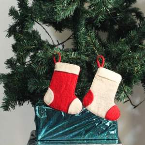 Mini Adornos Navideños Ecológicos de Lana, Rojos y Blancos, Decoraciones Colgantes para Árbol de Navidad, Adorno de Lana Hecho a Mano para Árbol de Navidad - Product Image 5