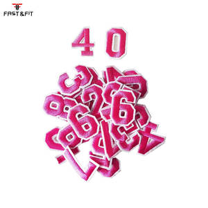 Vente en gros usine : Patchs en PU brodés en chenille 3D avec design d'alphabet Old English, pour chapeaux, couleur personnalisée - Product Image 4