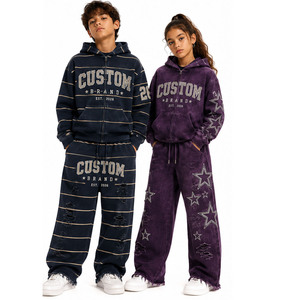 Ensemble survêtement homme personnalisé avec logo, effet vieilli et déchiré, 2 pièces : sweat à capuche zippé à étoiles en strass et rayures, et pantalon de survêtement effiloché - Product Image 2