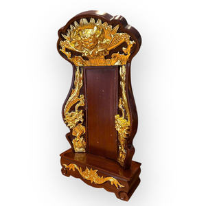 Una tableta ancestral intrincadamente tallada y dorada se utiliza para adorar a los antepasados durante muchas generaciones. - Product Image 2