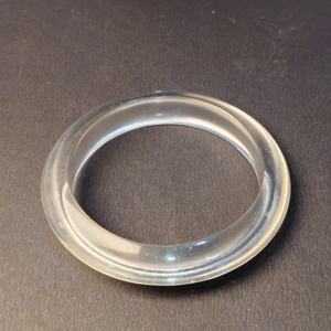 Brazalete Minimalista de Resina Acrílica Transparente – Brazalete Geométrico de Lucite Transparente de Alta Calidad para Mujer – Moderno y Ecológico - Product Image 2