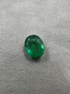 Esmeralda Zambiana Natural de 6.41 quilates, Corte Ovalado, Verde Intenso, Piedra Preciosa Suelta para Joyería - Product Image 4
