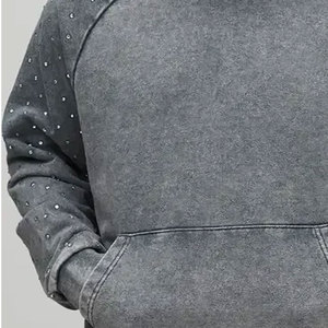 Proveedor de Sudaderas Personalizadas con Pedrería, Sudadera de Tela Resistente con Diseño Adornado con Piedras, Ideal para Marcas de Moda - Product Image 6