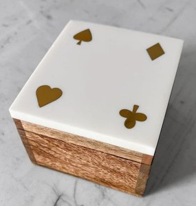 Boîte à cartes à jouer en résine faite à la main, best-seller, élégante et durable, design classique, boîte de rangement décorative pour jeux. - Product Image 2