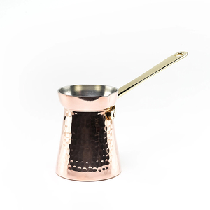 Cafetière turque en cuivre martelé à la main d'origine indienne, très demandée et parmi les plus vendues, avec poignée en laiton pour servir le café - Product Image 1