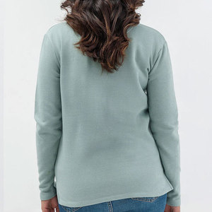 เสื้อไหมพรมผู้หญิงสำหรับฤดูหนาว แบบขายส่ง OEM ปักลายโลโก้ด้านหน้า ออกแบบเรียบง่าย ระบายอากาศได้ดี เป็นมิตรกับสิ่งแวดล้อม แขนยาว ทรงเข้ารูป - Product Image 3