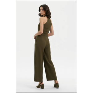 จั๊มสูทคอ halter สีเขียวมะกอก หรือ จั๊มสูทขายาวทรง culotte สีเอิร์ธโทน ชุดราตรีสไตล์ร่วมสมัย ชุดลำลองระดับพรีเมียม - Product Image 3