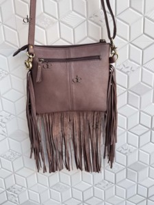 Sac fourre-tout en cuir sculpté à la main avec franges, modèle 2026, vente en gros, sac à main élégant en cuir de vachette multi-usages pour femmes - Product Image 4