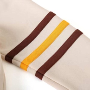 Cardigan personnalisé Iota Phi Theta en gros, pull noir tricoté pour homme avec bordure jaune, fermeture boutonnée, respirant, personnalisé pour fraternité - Product Image 4