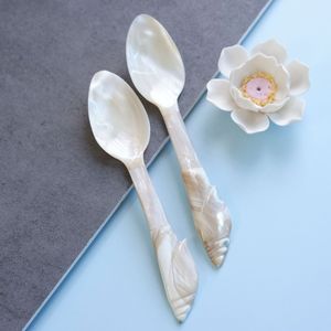 Cuillère à caviar en nacre de luxe, faite à la main, ustensile en coquillage pour restaurants, banquets et fournitures hôtelières (vente en gros) - Product Image 1