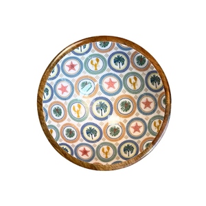 Tazón de madera de mango con diseño bohemio esmaltado de palmeras, estrellas de mar y langostas para servir comida y ensaladas en fiestas. - Product Image 3