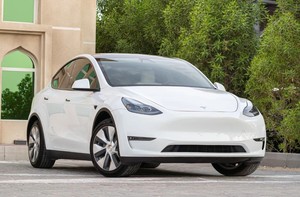 Te sl a Model Y Long <b>Range</b> ELECTRIC CAR - Product Image 2