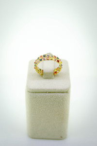 Anillo de eternidad de doble fila con zafiro multicolor natural en oro amarillo macizo de 18 quilates – Anillo con gemas de corte princesa en forma de arcoíris - Product Image 2